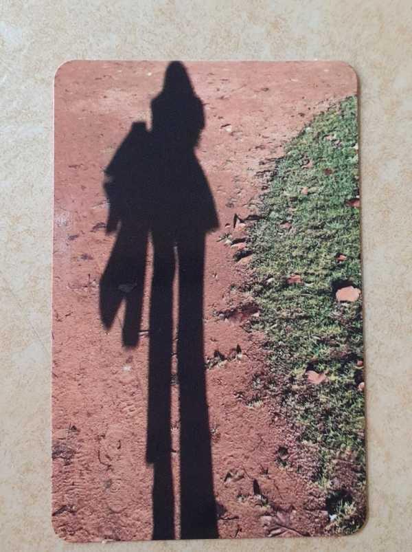 Những chiếc photocard lạ lùng của idol K-pop-7