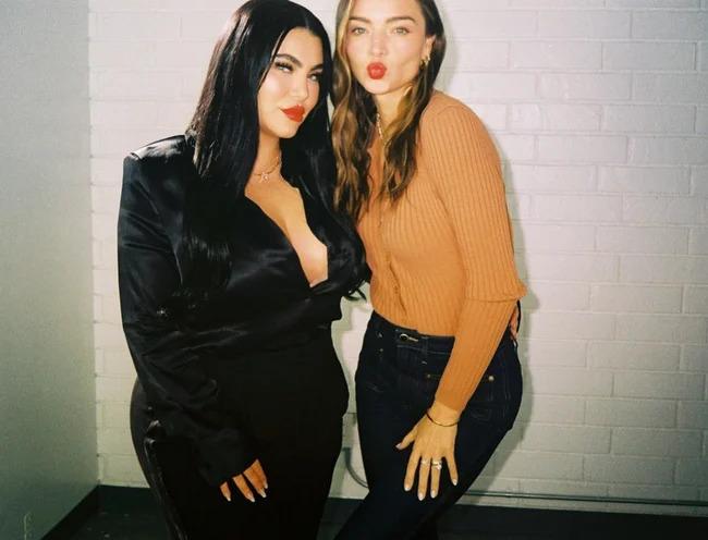 Cựu thiên thần Miranda Kerr U40 hack tuổi như gái 18 với áo len-4