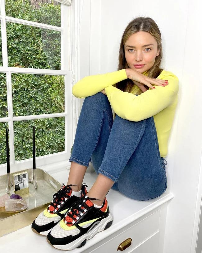 Former angel Miranda Kerr U40 hacked her age to look like an 18 year old girl with a sweater-7