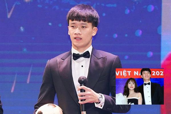 Hoàng Đức nhận Quả Bóng Vàng 2021, nhan sắc cô bồ chiếm hết sóng-3