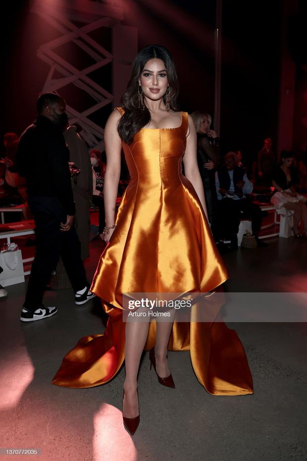 Miss Universe 2021 đi Fashion Week: ở Mỹ và về quê Ấn Độ khác hẳn-4