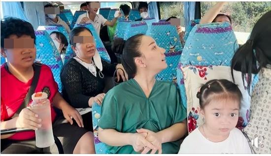 Than vãn sự cố khi thuê xe, Lê Dương Bảo Lâm bị chỉnh lưng-1