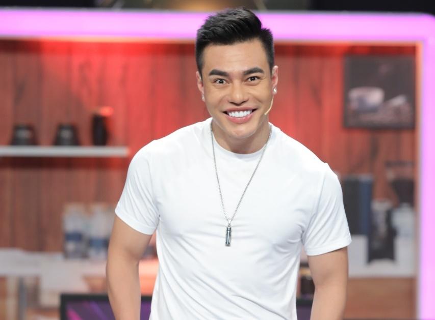 Than vãn sự cố khi thuê xe, Lê Dương Bảo Lâm bị chỉnh lưng-5