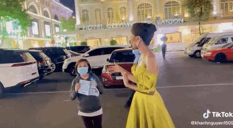 Vì sao HHen Niê từ chối ký tên kỷ niệm mặc kệ fan năn nỉ?-2