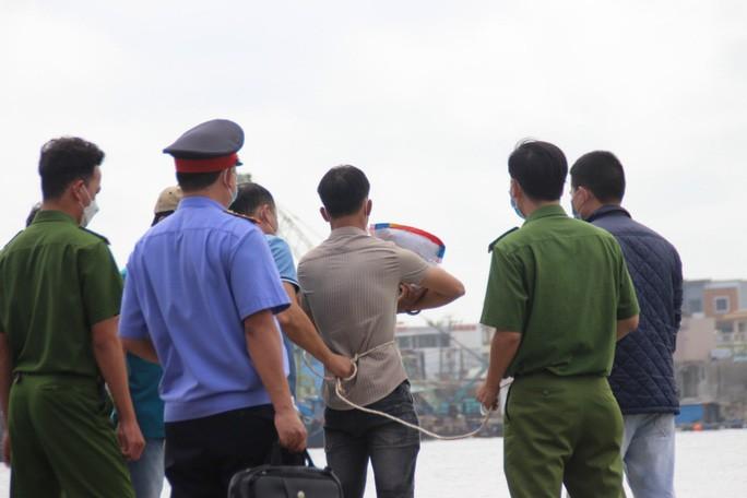 Lời khai máu lạnh của kẻ ném con gái xuống sông: Giết con trả thù vợ-3