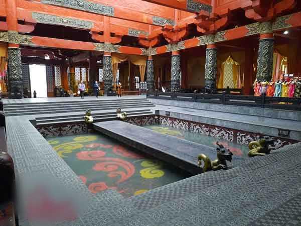 Phim trường 100 nghìn tỷ - cơ hội đổi đời từ vai xác chết, người hầu-1