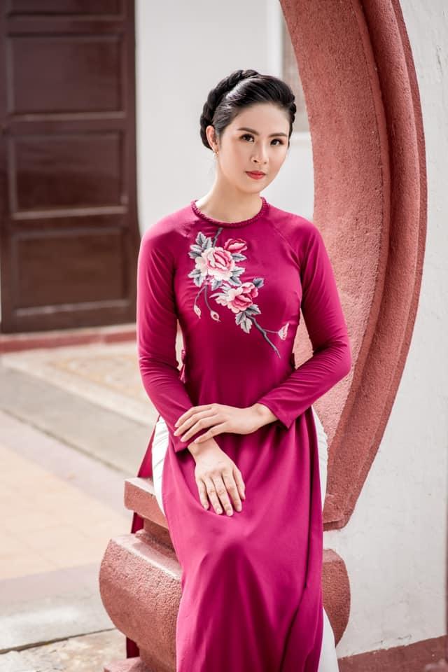 Hoa hậu Ngọc Hân xinh đẹp trong tà áo dài truyền thống.