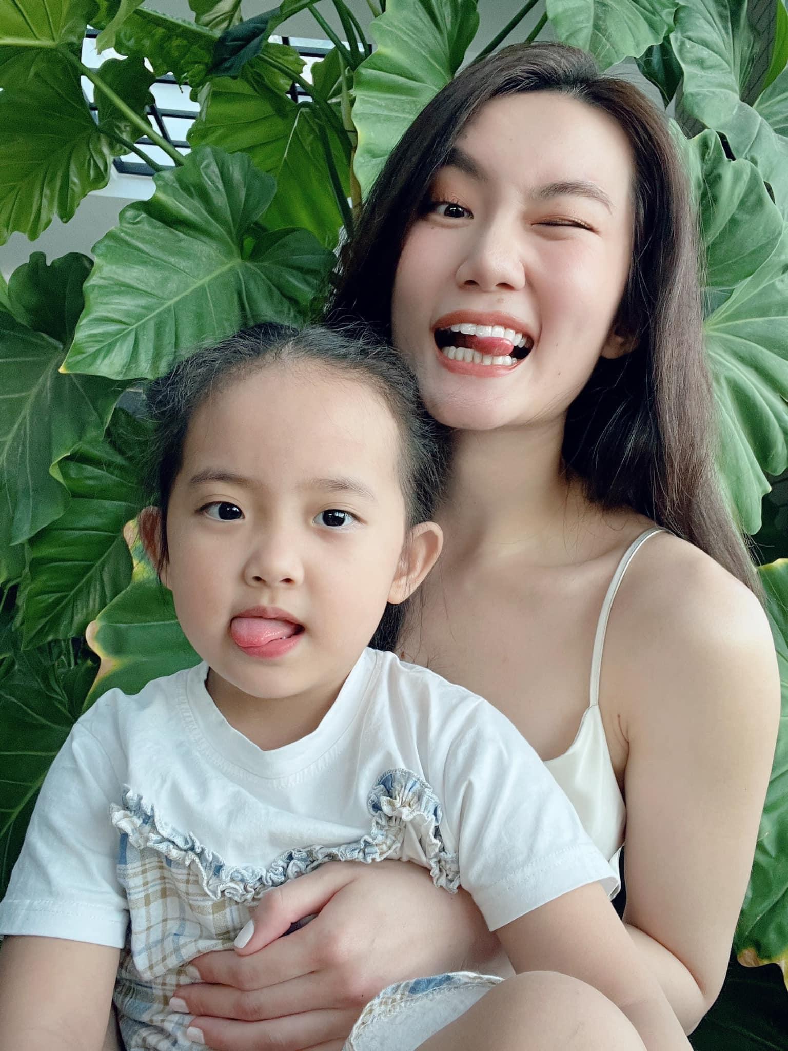 Phan Hiển hào hứng: "2 cô cháu nhà này xinh qua trời". Được biết cô gái trong ảnh là em gái của kiện tướng dancesport.