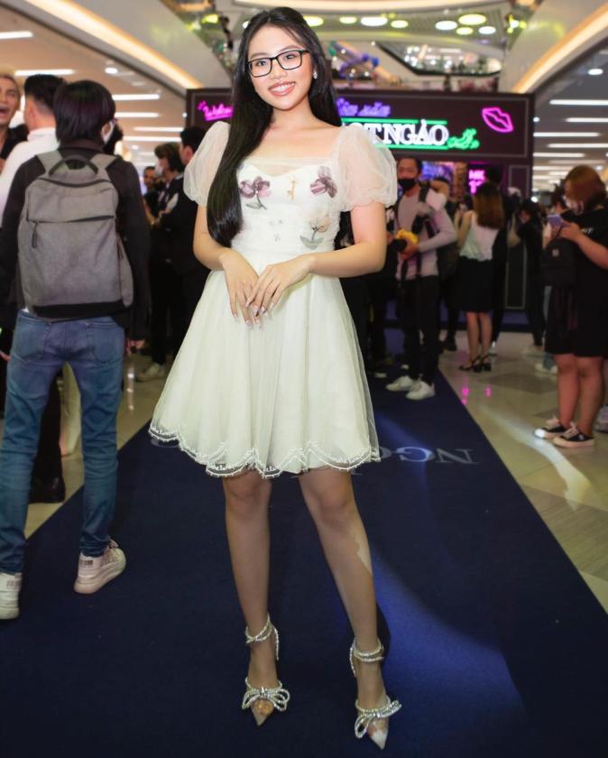 Đụng đồ 30 triệu: Phương Mỹ Chi hóa nàng thơ - Ngọc Trinh lộ nội y-2