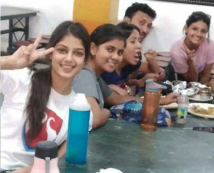 Miss Universe 2021 Harnaaz Sandhu cần được giải cứu gấp?-5