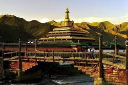 Khám phá tu viện hơn 300 tuổi ở Tây Tạng
