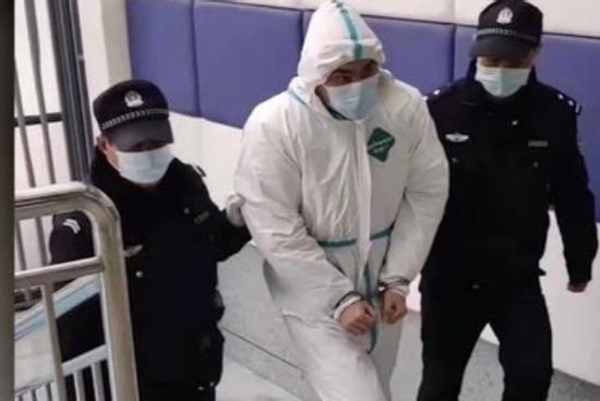 Nóng: Nam ca sĩ bị cảnh sát bắt giữ vì tội lừa đảo