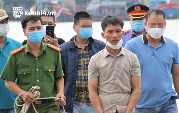 Người cha ném con 5 tuổi xuống sông đối diện mức án nào?-1