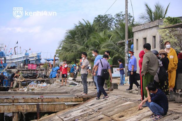 Người cha ném con 5 tuổi xuống sông đối diện mức án nào?-2