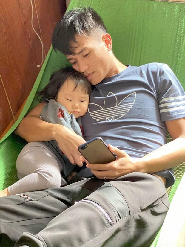 Cuộc sống hot mom duy nhất trong tuyển bóng đá Việt Nam-3