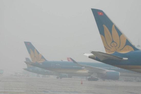 30 chuyến bay không thể hạ cánh do sương mù dày đặc ở miền Bắc