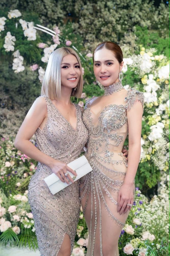 Đoàn Di Băng khoe ảnh các chị em ruột xinh đẹp, giàu có-2