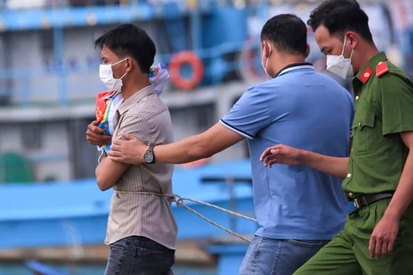 Tình tiết tăng nặng cho người cha ném con gái xuống sông-1