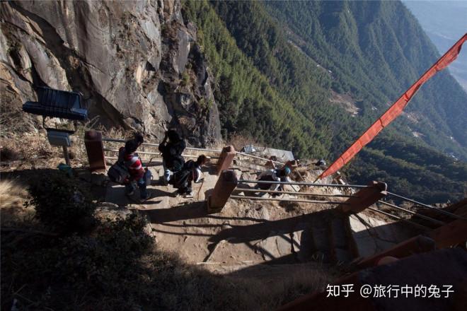 Khám phá đền Hang Hổ - ngôi đền linh thiêng trên vách đá Bhutan-3