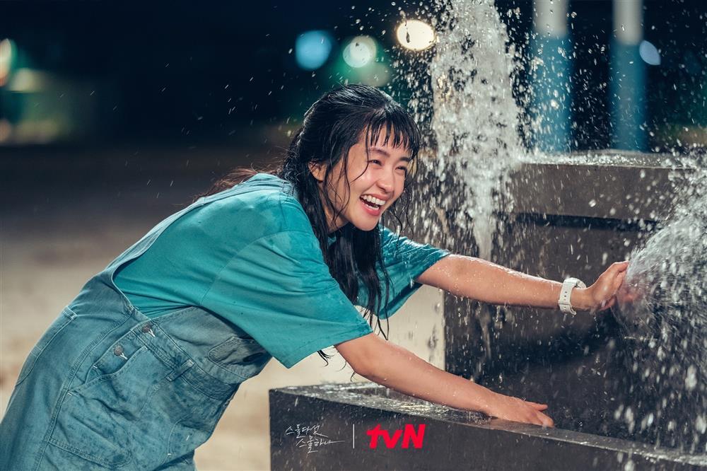 Bộ phim chữa lành của Kim Tae Ri khiến khán giả phát sốt-8