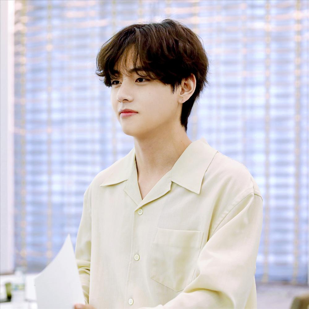 Tình hình sức khỏe của V (BTS) ra sao sau khi dương tính COVID-19?-2