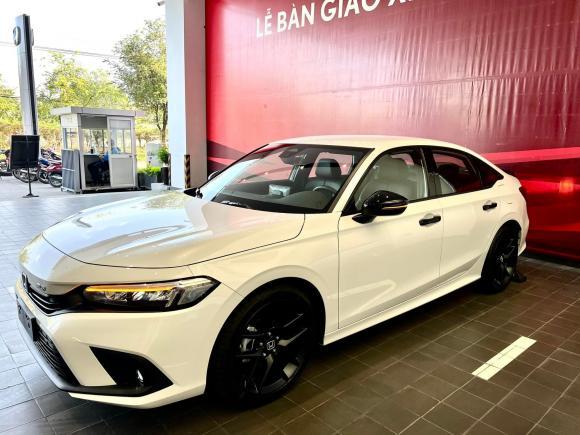 Cuộc sống chuẩn đại gia của chồng cũ sau khi ly hôn Hằng Túi-3