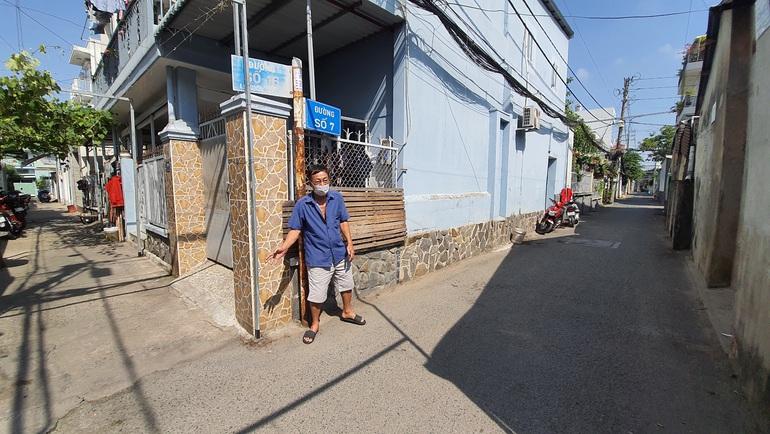 Trước khi giật sợ dây chuyền, tên cướp lịch sự chào... nạn nhân-2