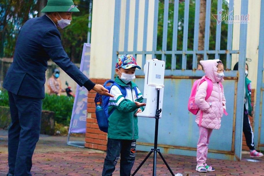 Hà Nội dừng cho học sinh từ lớp 1 đến lớp 6 nội thành đến trường-1