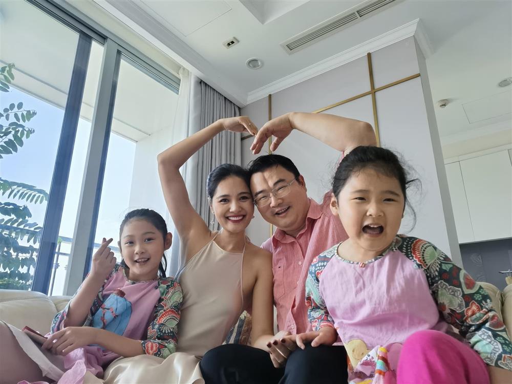 Hoa hậu Hương Giang khóc thét khi nhìn 80 ảnh chồng chụp-6