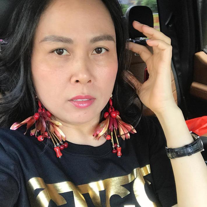 Mặt mộc Phượng Chanel có thảm họa như phong cách thời trang?-2