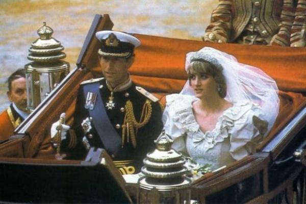 Công nương Diana - Kate: Cặp mẹ chồng - nàng dâu thích mặc đồ đụng hàng-10