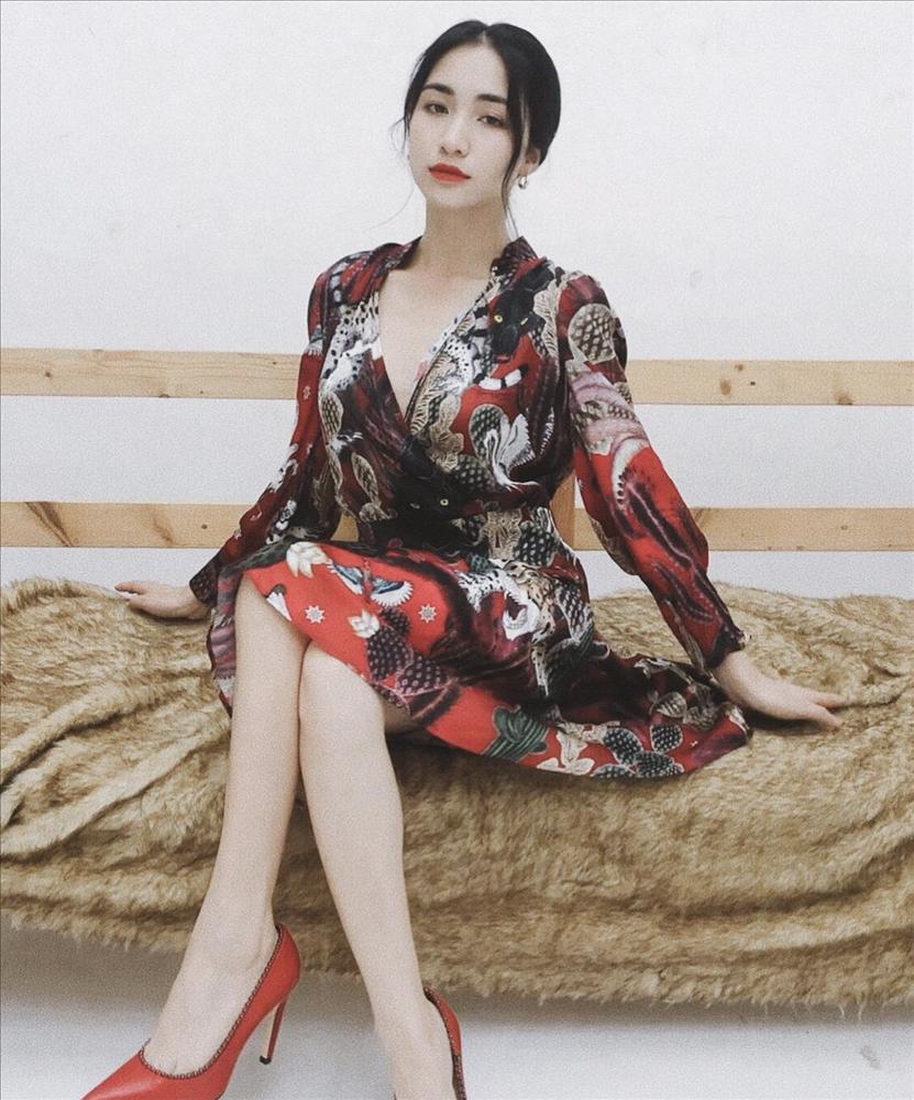 Hòa Minzy yêu Minh Hải: Hết mặc xấu, lột xác quý cô hàng hiệu-11