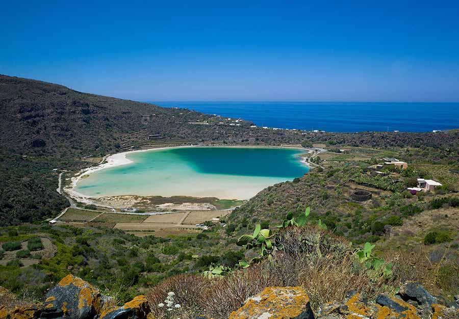 Hồ nước hoang sơ tuyệt đẹp gắn với truyền thuyết nữ thần tình yêu-4