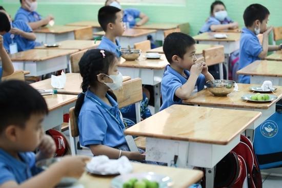 Tại sao đóng cửa trường học khi các hoạt động khác mở?