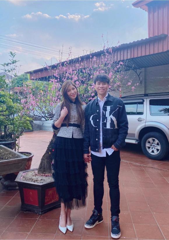 Cầu thủ nổi tiếng và vợ rich kid bất ngờ khoe con 1 tháng tuổi-4