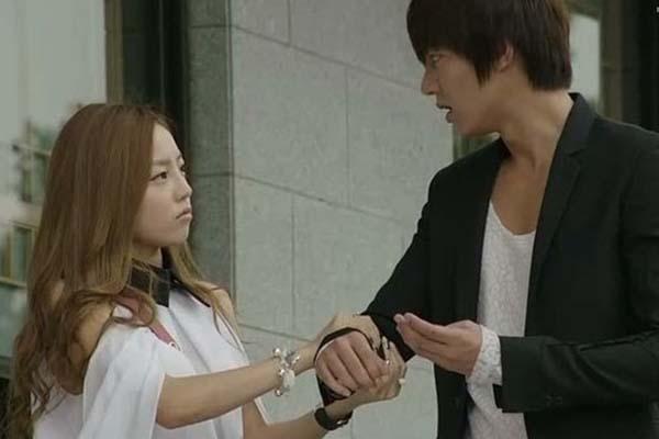 Cảm thấy như ở tù vì chồng chăm sóc quá mức-2