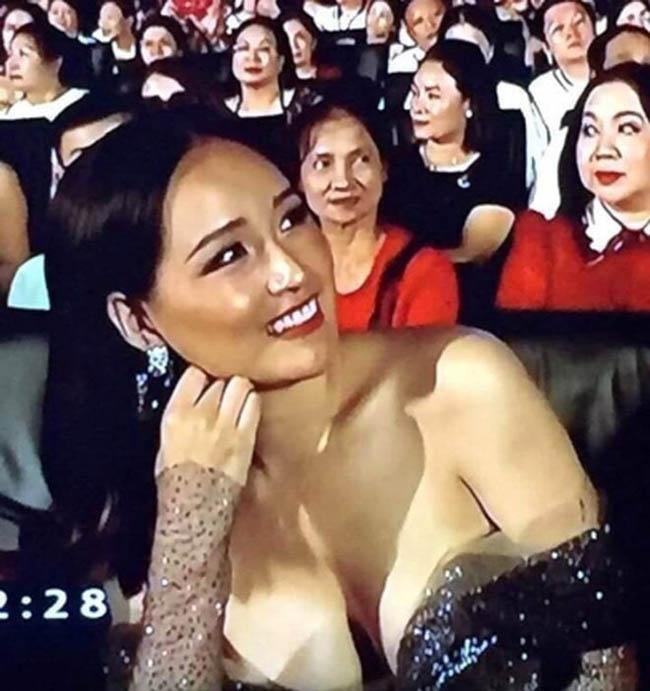 Mai Phương Thúy, Lý Nhã Kỳ khổ sở vì vòng 1 quá khủng-2