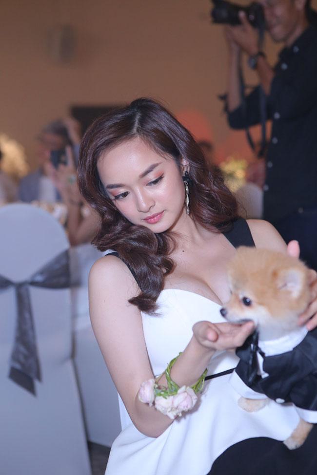 Mai Phương Thúy, Lý Nhã Kỳ khổ sở vì vòng 1 quá khủng-14