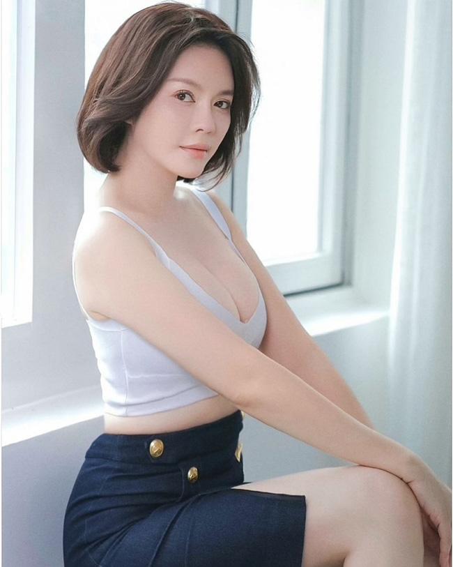 Mai Phương Thúy, Lý Nhã Kỳ khổ sở vì vòng 1 quá khủng-8