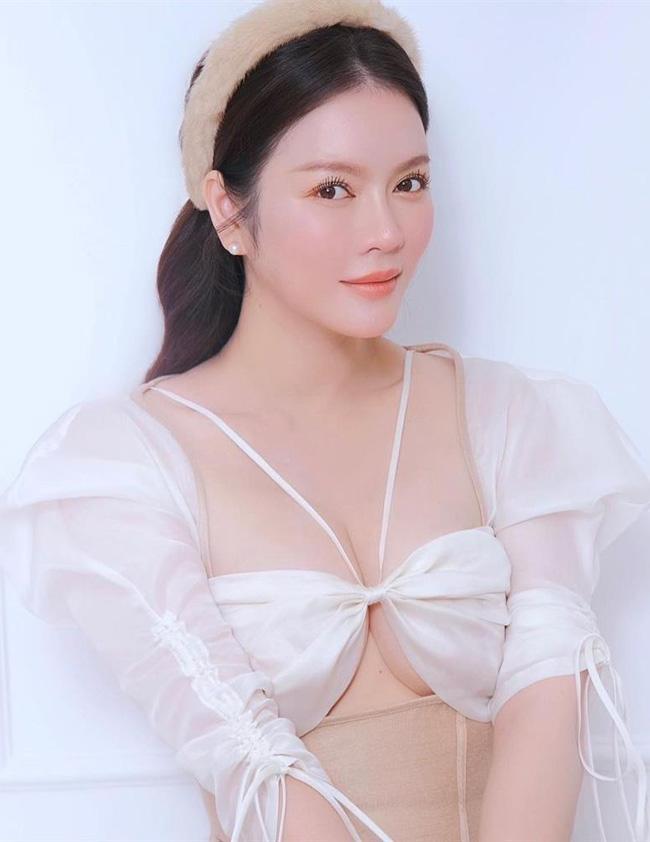 Mai Phương Thúy, Lý Nhã Kỳ khổ sở vì vòng 1 quá khủng-9