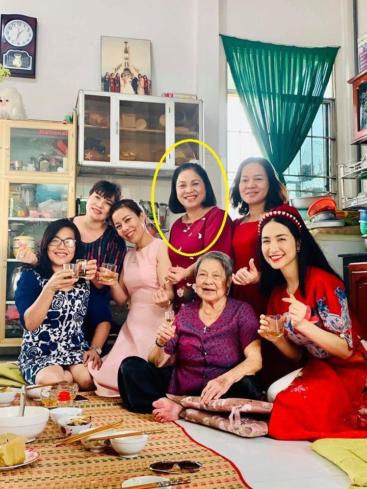 Mẹ chồng Hòa Minzy giàu có, chịu chơi ngang ngửa con dâu-2