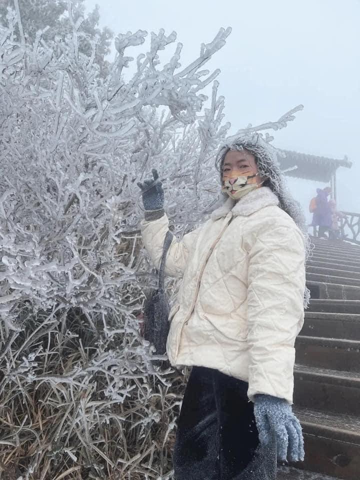 Háo hức lên đồ đi Sapa ngắm tuyết, cô gái hóa đá trong tích tắc-3