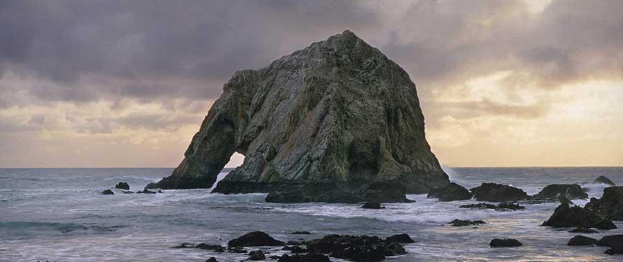Hòn đảo nổi tiếng với tảng đá khổng lồ hình con voi-1