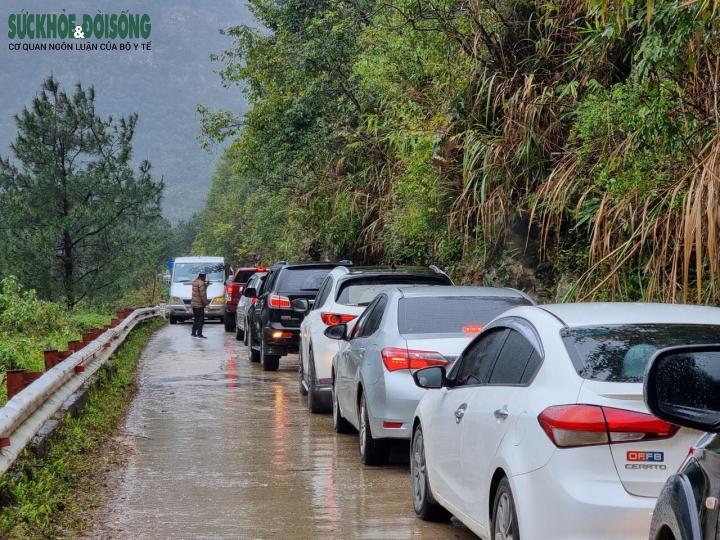 Khắp Tây Bắc phủ băng tuyết khiến dân tình kéo nhau check-in-7