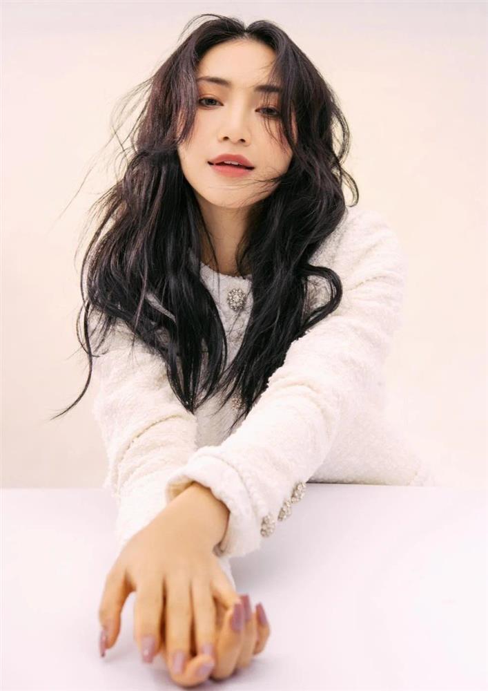 Sóng gió của Hòa Minzy sau 8 năm ở showbiz-2