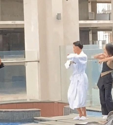 Lisa Việt Nam bị team qua đường bóc vóc dáng thật-2