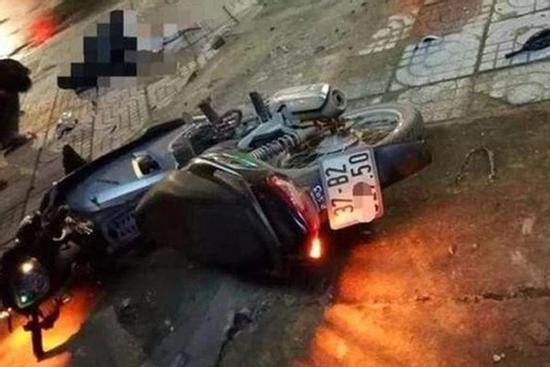 Chạy xe tốc độ cao, hai thanh niên lao vào gốc cây tử vong