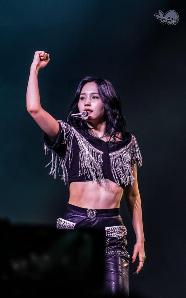 Mỹ nhân TWICE mặt ngây thơ, thân hình nóng bỏng nhất nhì Kpop Gen 3-4