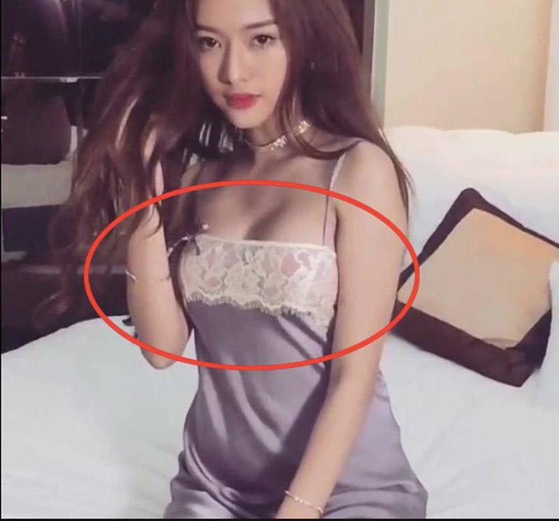 Thúy Vi khổ sở vì vòng 1, liên tiếp lộ miếng dán ngực kém duyên-7