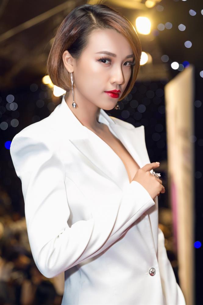 Xót xa Hòa Minzy chia tay, Hoàng Oanh bị chỉ trích dữ dội-5